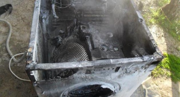 Çamaşır makinesı bomba gibi patladı
