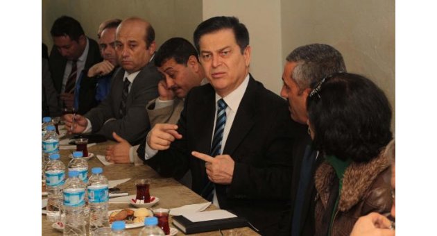 Ceren, muhtar ve vatandaşlarla buluştu