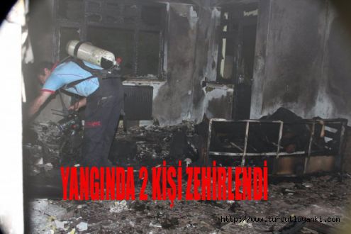 Çıkan yangında 2 kişi zehirlendi