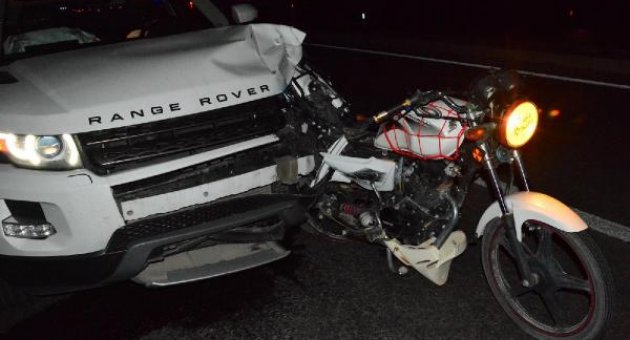 Cip motosiklete arkadan çarptı: 2 ölü