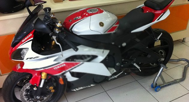 Deneme bahanesiyle motosikleti çaldı