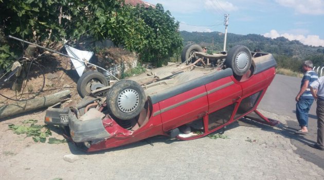Direğe Çarpan Otomobil Takla Attı