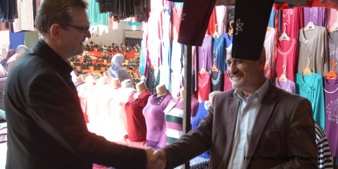 Dr Ulman Pazartesi pazarını ziyaret etti