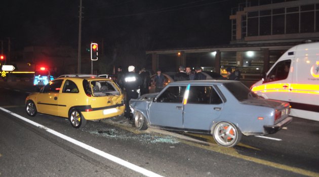 Düğün dönüşü zincirleme kaza: 4 yaralı