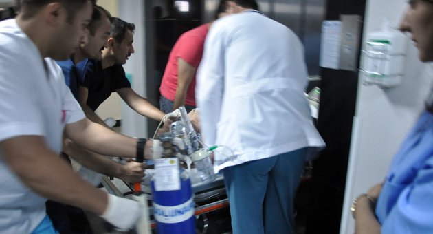 Kalp krizi geçiren baba hastaneye kaldırıldı