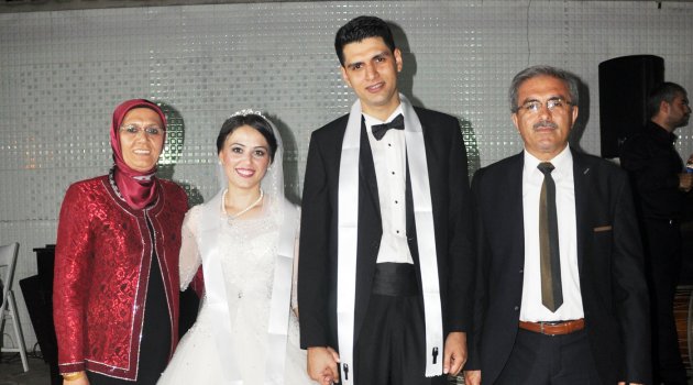 Duygu ve Mustafa dünya evine girdi