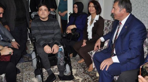 Engelli genci sevindiren hediye