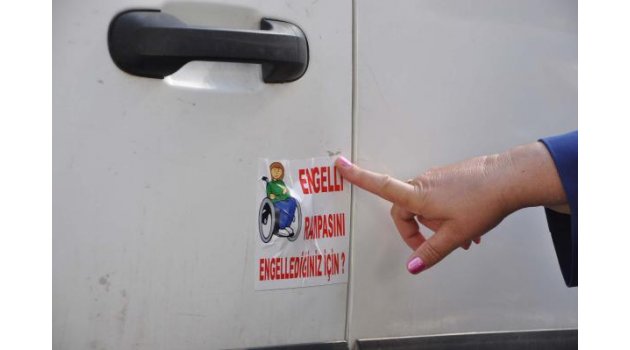 Engellilerin kabusu hatalı parklara stickerlı çözüm