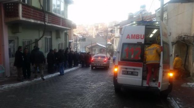 Evinin alt katındaki depoda intihar etti