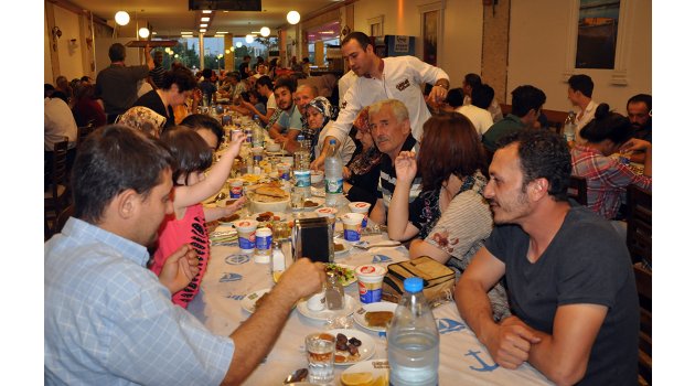 Gamalı'da Ramazan sofraları dolup taşıyor