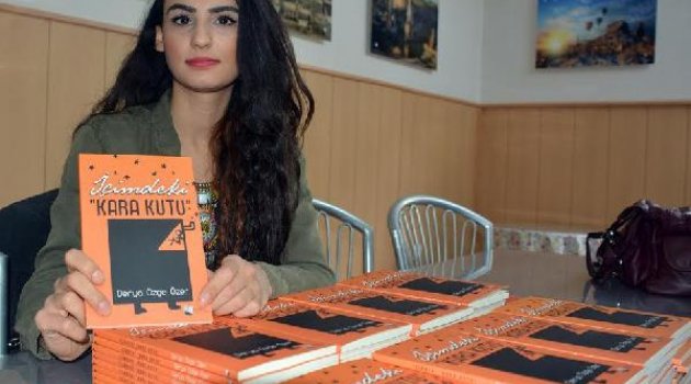 Genç yazar ilk kitabını imzaladı
