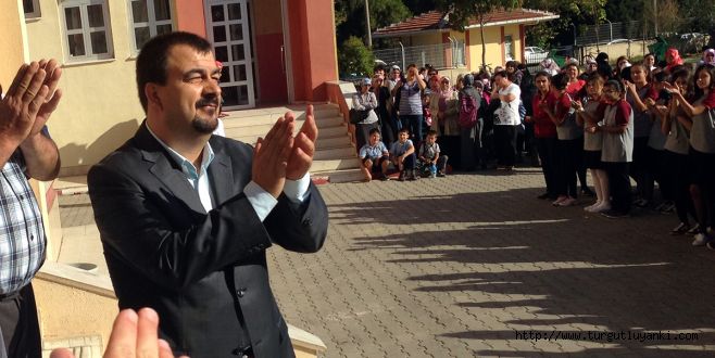 Göncü’den mezun olduğu okulun birincilerine ödül