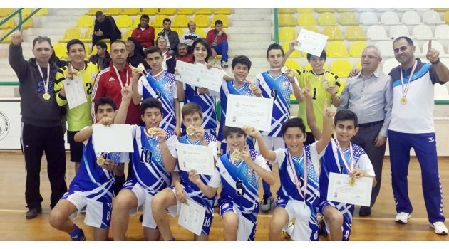 Hasan Ferdi Turgutlu Ortaokulu Futsal’da yarı finalde