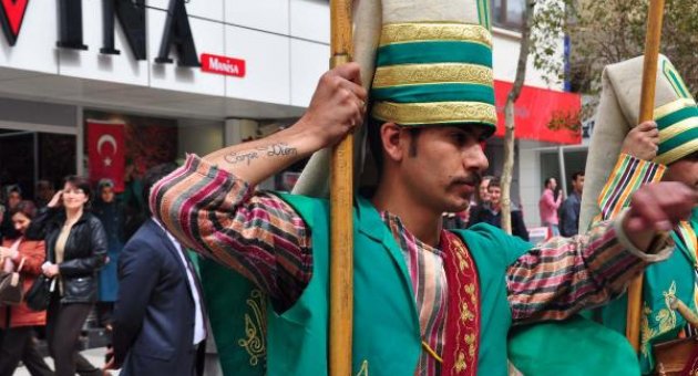 HEM BELEDİYE İŞÇİSİ HEM DE MEHTERANLAR