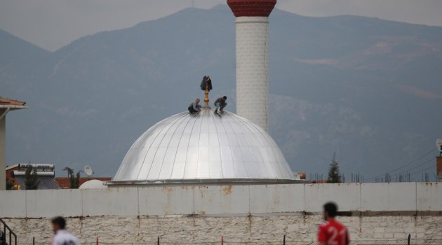 Hem tadilat yaptılar hem de maçı izlediler