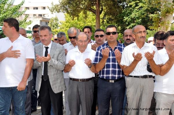 Hilmi Özkök, kuzeninin cenazesine katıldı