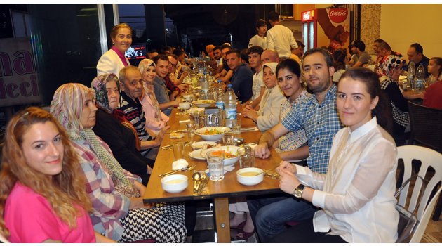 İçen Megüna ailesi sevenleriyle iftarda buluştu