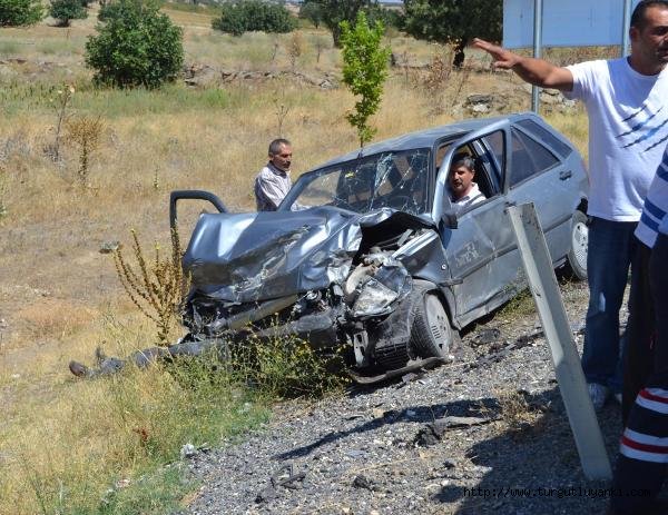 İki otomobil çarpıştı: 1 ölü, 3 yaralı
