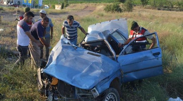 İki otomobil çarpıştı: 1 ölü 3 yaralı