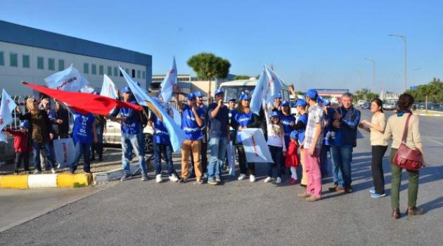 İşten çıkarılan sendikalı işçiler eylem yaptı