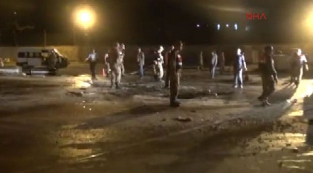 Jandarma karakoluna bombalı araçla saldırı!.. 1 şehit, 10 yaralı!