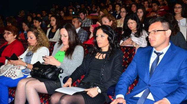  'Kadınları özgür bırakın, istedikleri pozisyonda doğum yapsınlar'