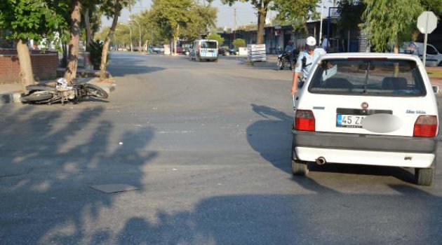 Kasklı motosikletli kazadan yaralı kurtuldu