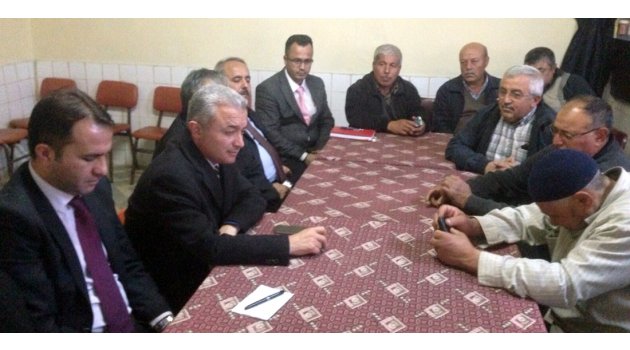 Kaymakam Turan köylülerin sorunlarını dinliyor