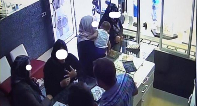 Kuyumcudan hırsızlık kameraya takıldı
