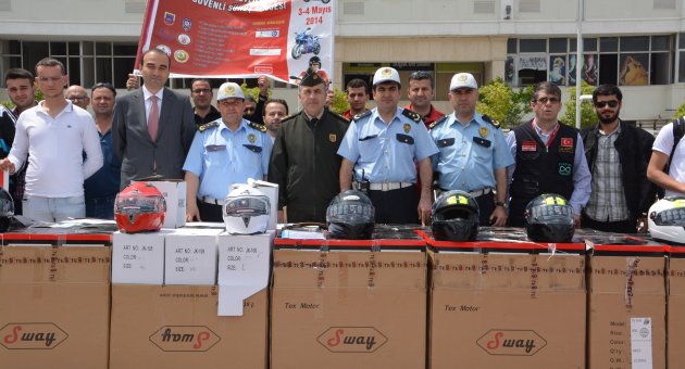  Motosiklet Sürücülerine kask