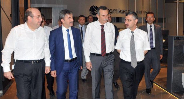 Manisa Valisi Bektaş’tan Seramiksan’a ziyaret