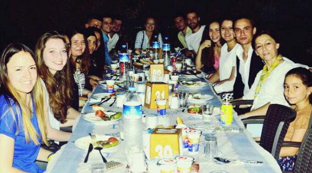 Mezunlar iftarda anılarını tazeledi