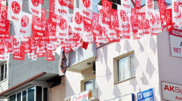 MHP’deki pankart itiraz sonucu kaldırıldı