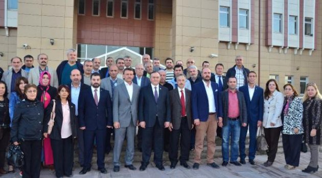 MHP'li Akçay'dan Manisa'daki operasyonda kelepçe değerlendirmesi
