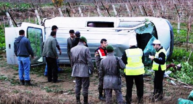 Minibüs  üzüm bağına devrildi, 1 ölü, 3 yaralı