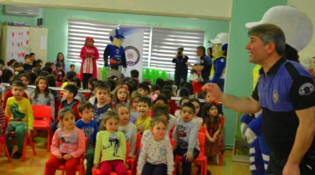 Minikler 'Kanka Polis' ile eğitiliyor