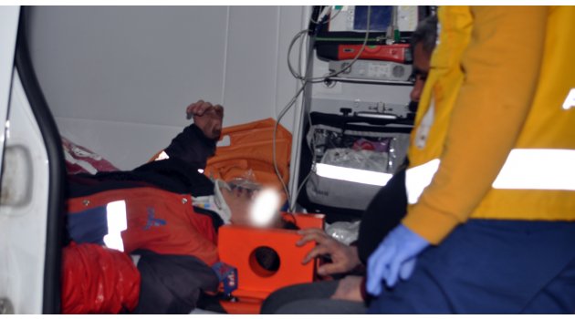 Motosiklet ile otomobil çarpıştı: 3 yaralı