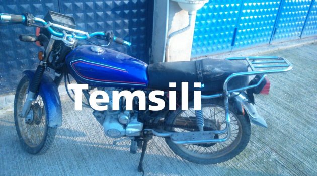 Motosikleti çalan çocuk ve motosiklet elde