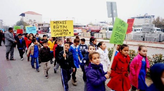 Öğrencilerden insan hakları ve demokrasi yürüyüşü
