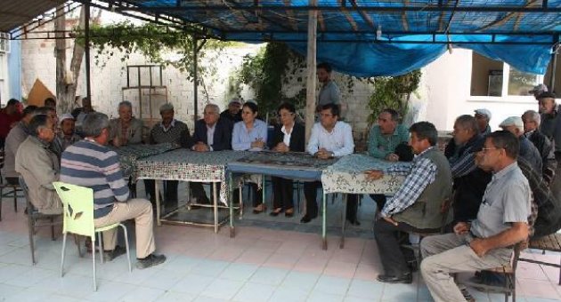 Ölen iki gencin ailesine vekillerden ziyaret