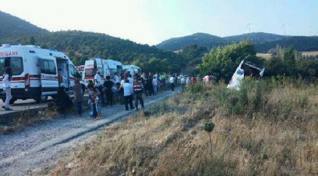 Otobüs TIR'a çarptı: 13 yaralı