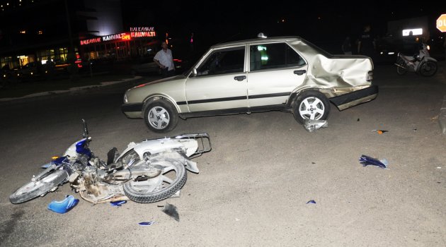 Otomobil ile motosiklet çarpıştı: 1’i ağır 2 yaralı