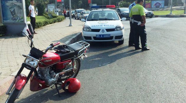 Otomobil ile motosiklet çarpıştı: 2 yaralı