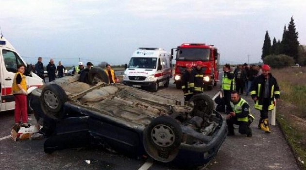 Otomobil kavşakta takla attı: 6 yaralı