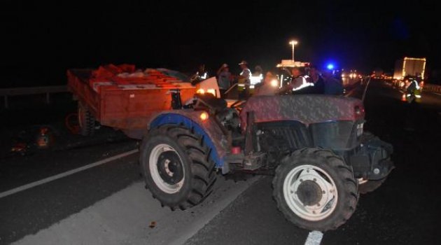 Otomobil traktöre çarptı: 1 ölü 7 yaralı