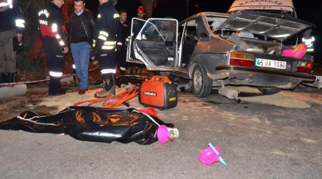 Otomobille minibüs kavşakta çarpıştı: 3 ölü, 5 yaralı