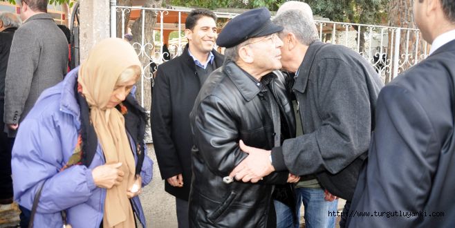 Özkök, Turgutlu’da yakınının cenaze törenine katıldı