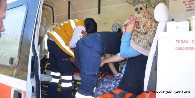 Pardesü paçasının dolandığı motosiklet devrildi: 2 yaralı