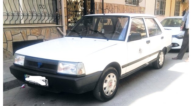 Park halindeki otomobile ateş açtı