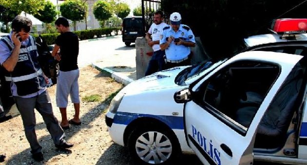 Polis kasksız motosikletlileri denetledi